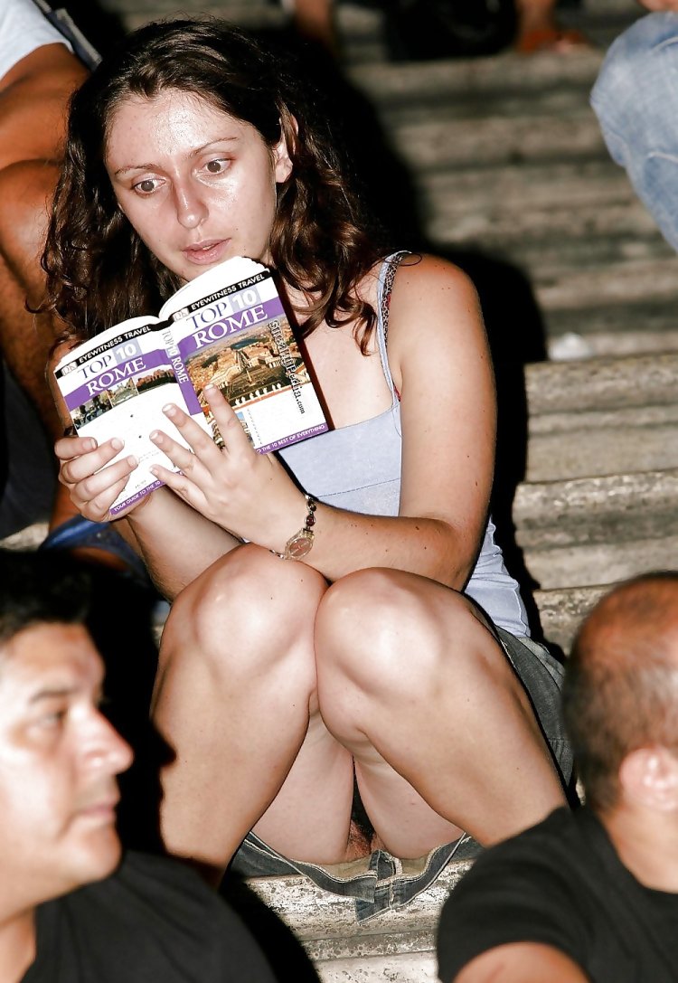 Засветила свои прелести