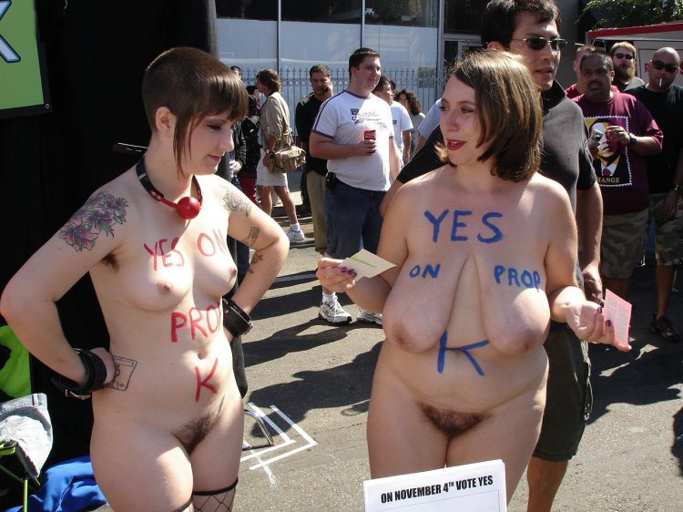Взрослые женщины голые на фестивале (58 фото)