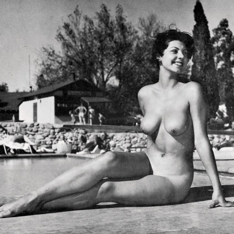 Красивые нудистки на пляже