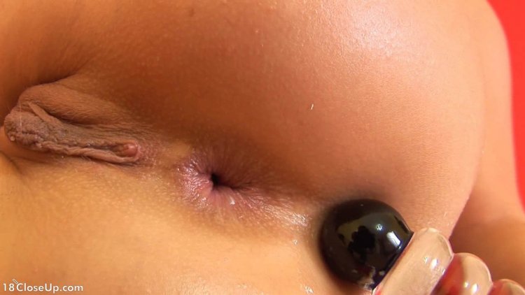 Голые попки крупным планом