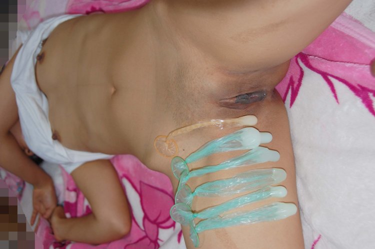 Много кончил в презерватив