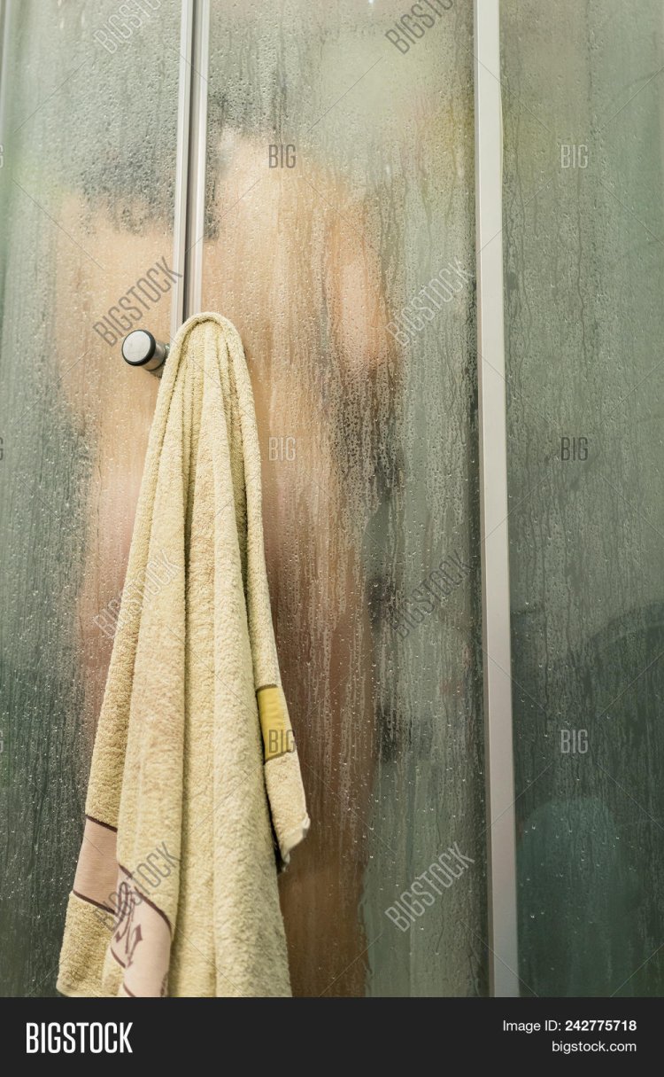 Женщины в мужской душевой