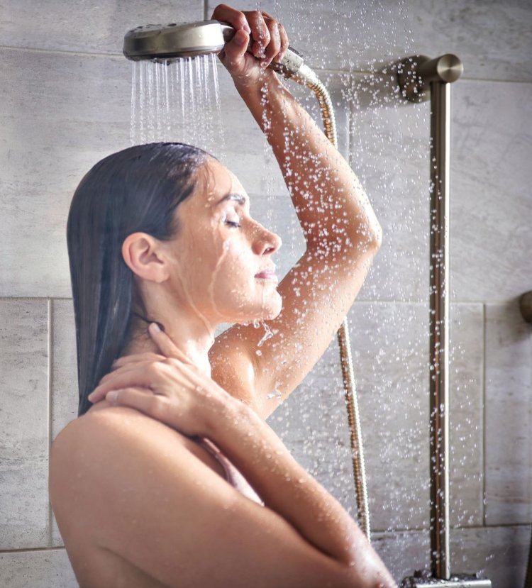 Женщины в душевой