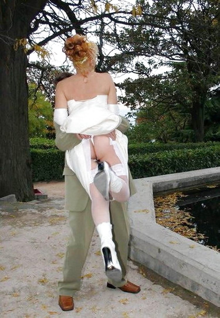 Голые невесты подсмотрели