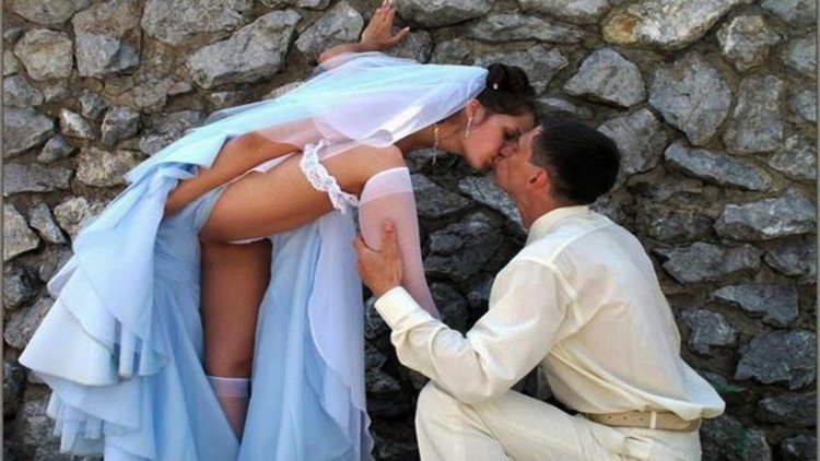 Голая невеста в свадебном платье