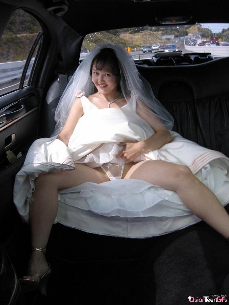 Невеста топлесс