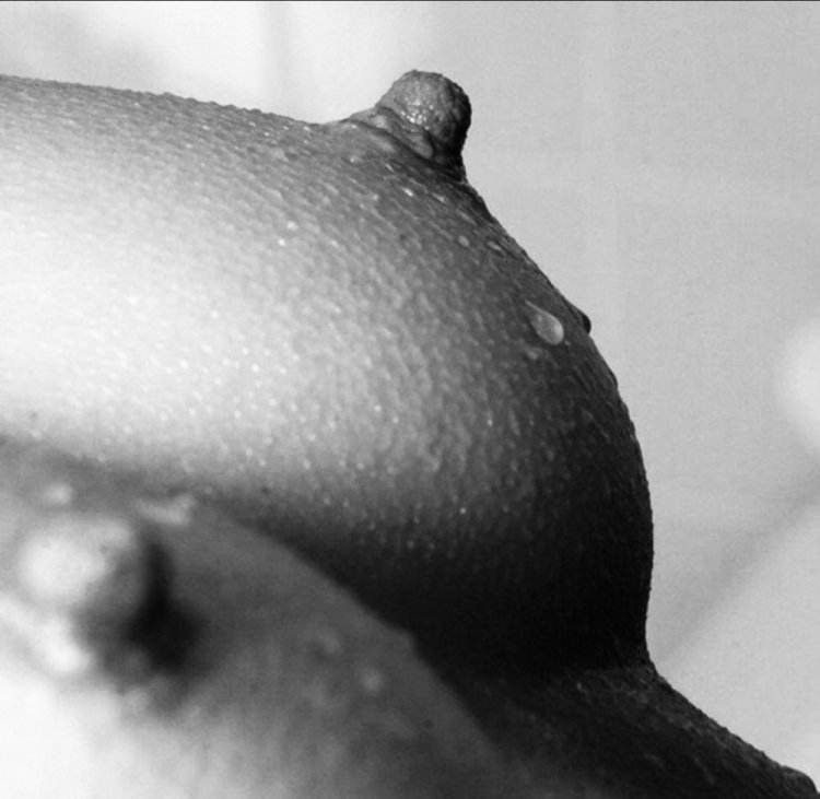 Возбужденные соски и киска