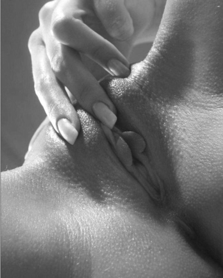 Мастурбация крупным планом