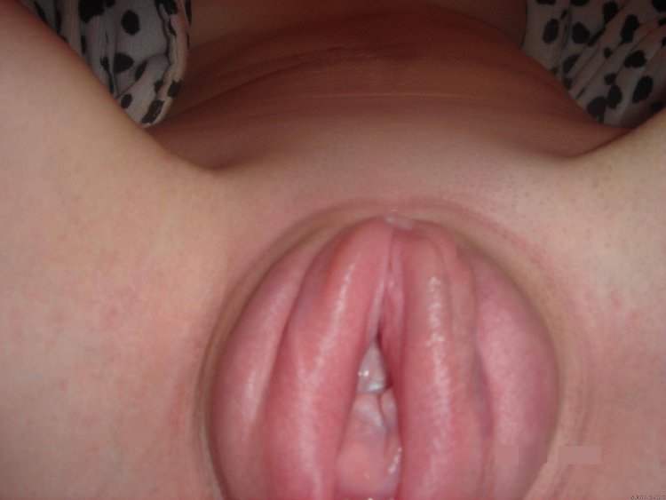 Розовая киска набухшая