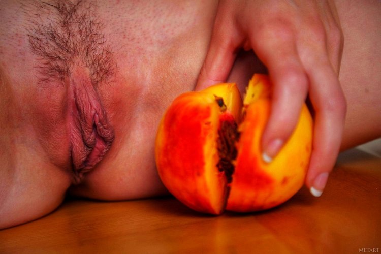 Порно пизда персик (83 photo)