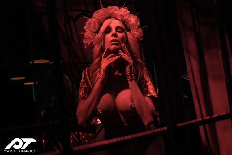 Голая Стелла кокс в ванной анал