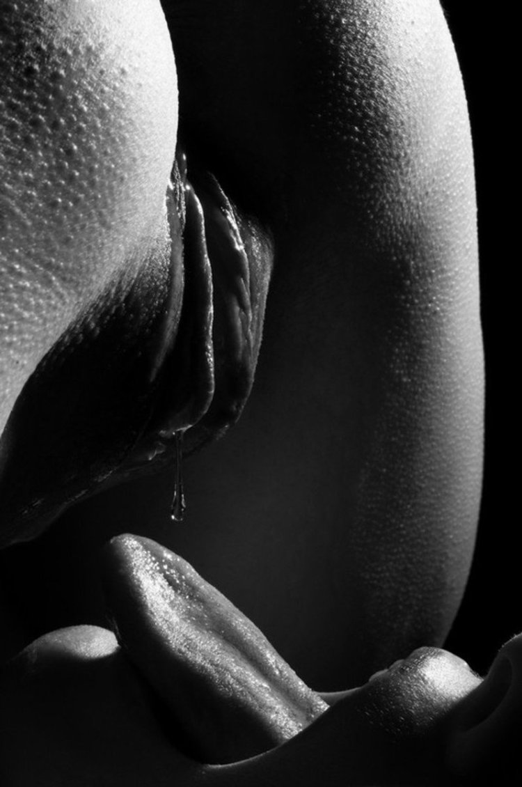 Мастурбация ночью в кровати