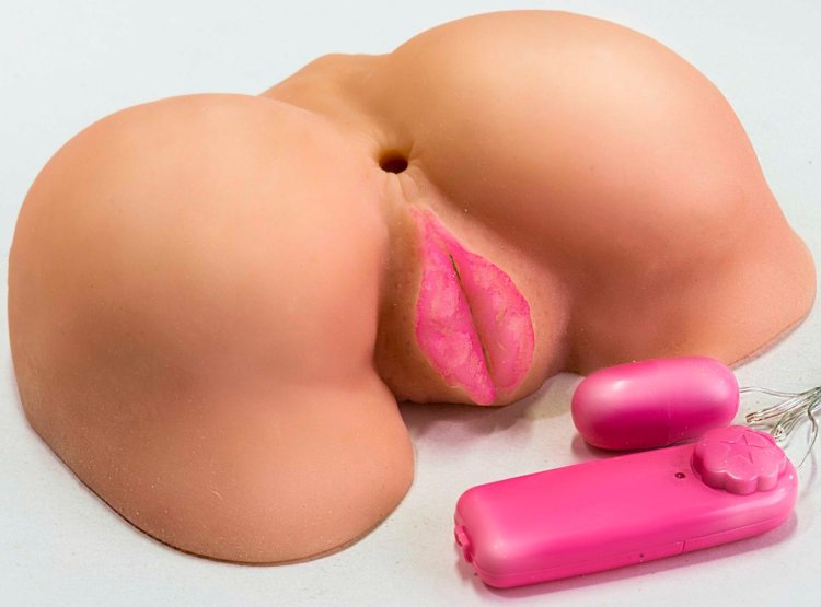 Женский писсинг в стакан