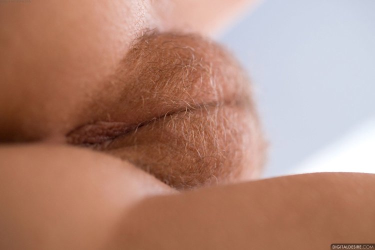 Небритый лобок крупным планом