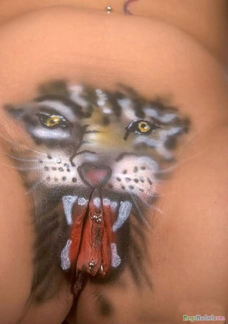 Боди арт на интимном месте