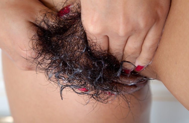 Мокрые девушки волосатые