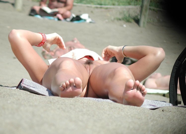 Вуайерист Упскирт на пляже