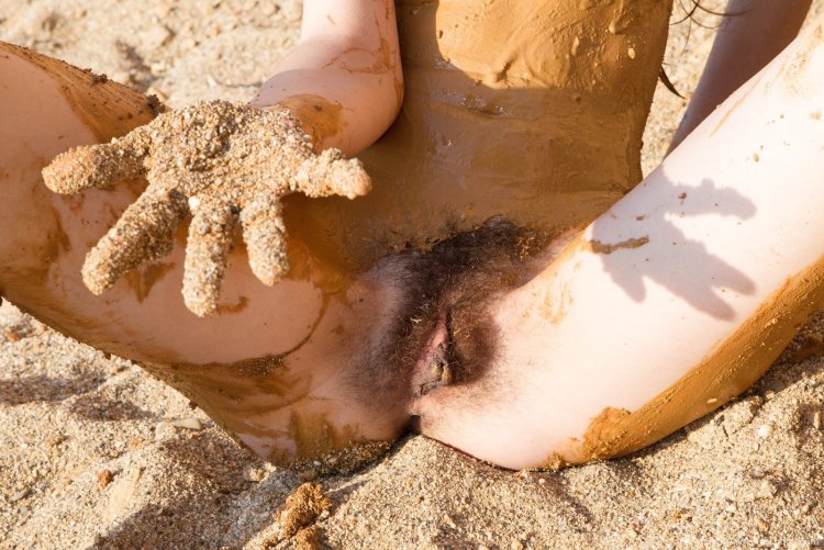 Волосатые киски в грязи