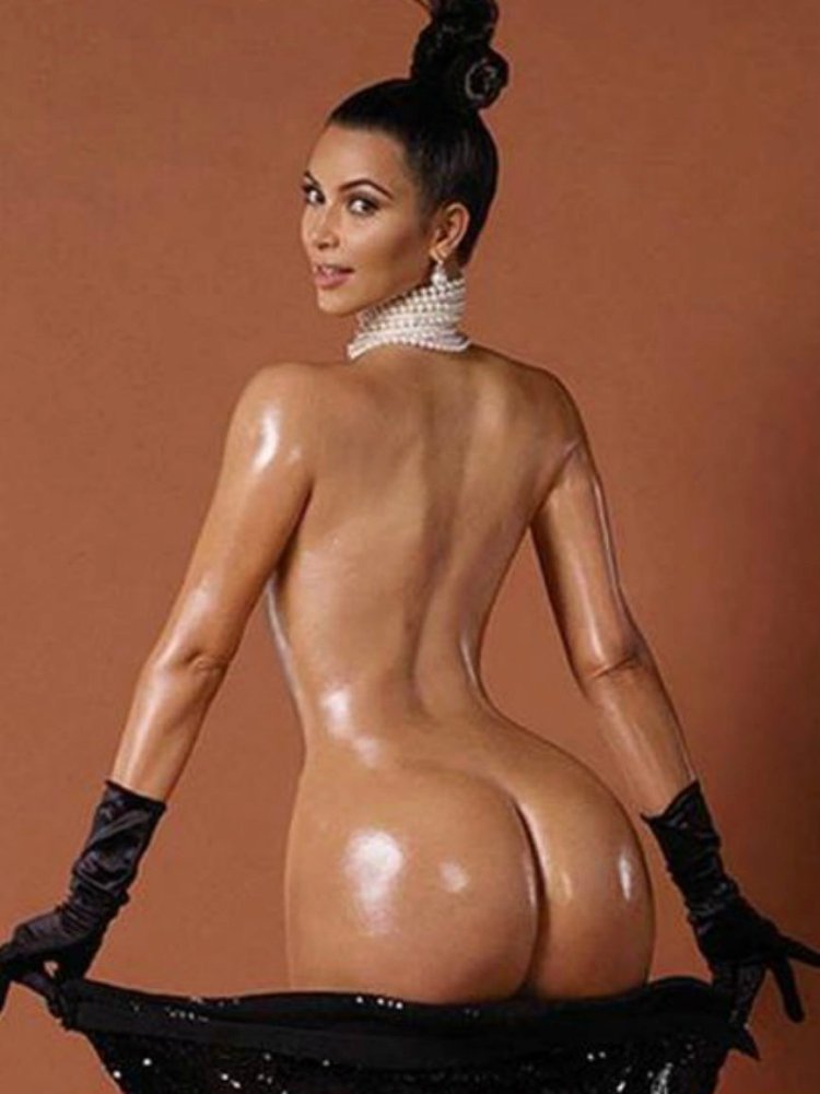 Голые сиськи Кардашьян