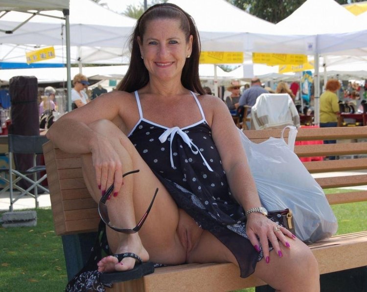 Случайные голые женщины