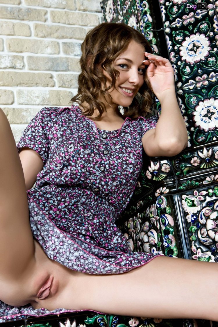 Волосатая киска под платьем