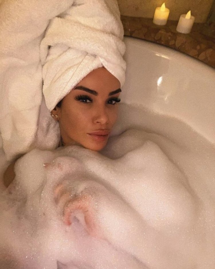 Айза Долматова обнаженка