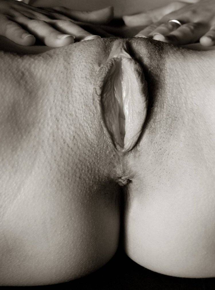 Мокрая женская писечка