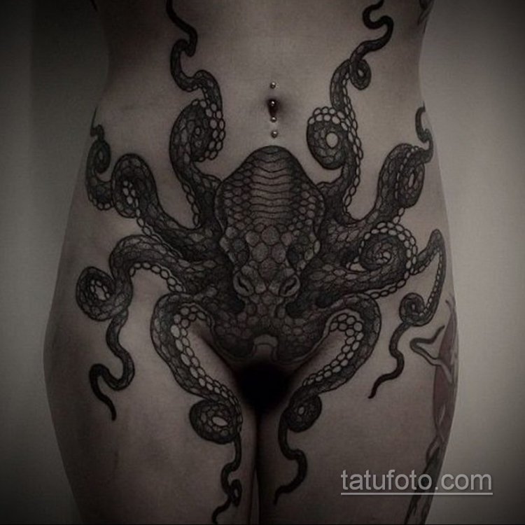 Тату на попе