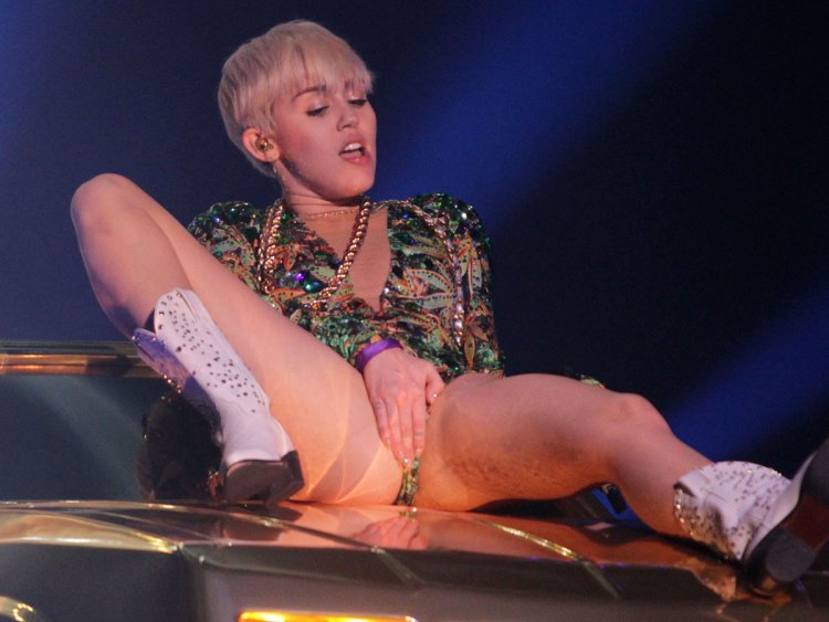 Майли Сайрус голенькая