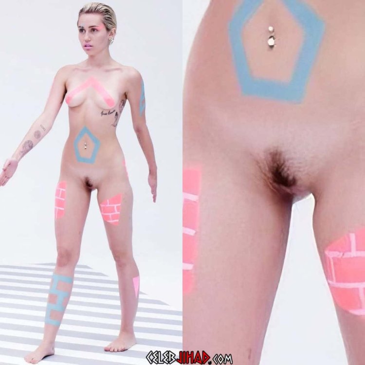 Майли Сайрус топлесс 2017