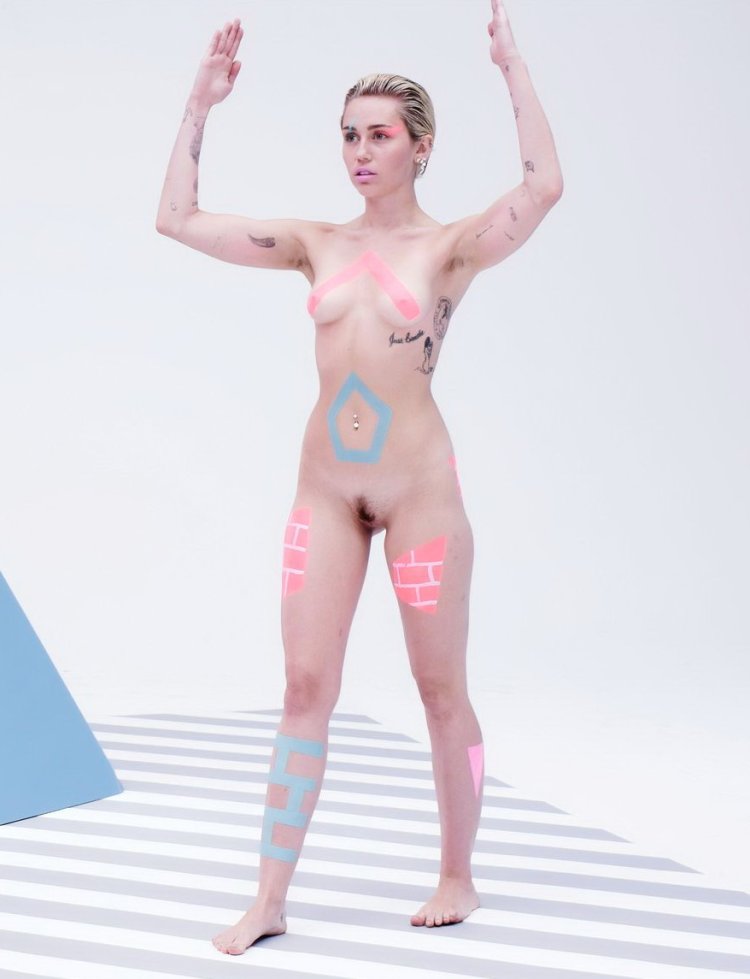 Майли Сайрус голая в клипе