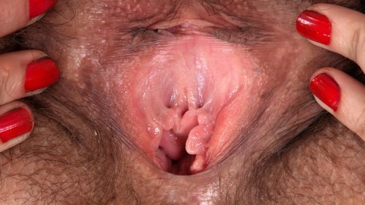 Внутри влагалища крупно