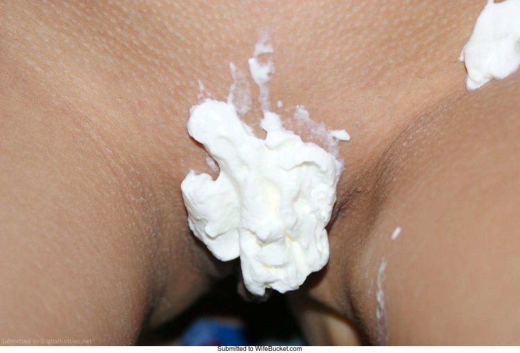 Вагина со взбитыми сливками