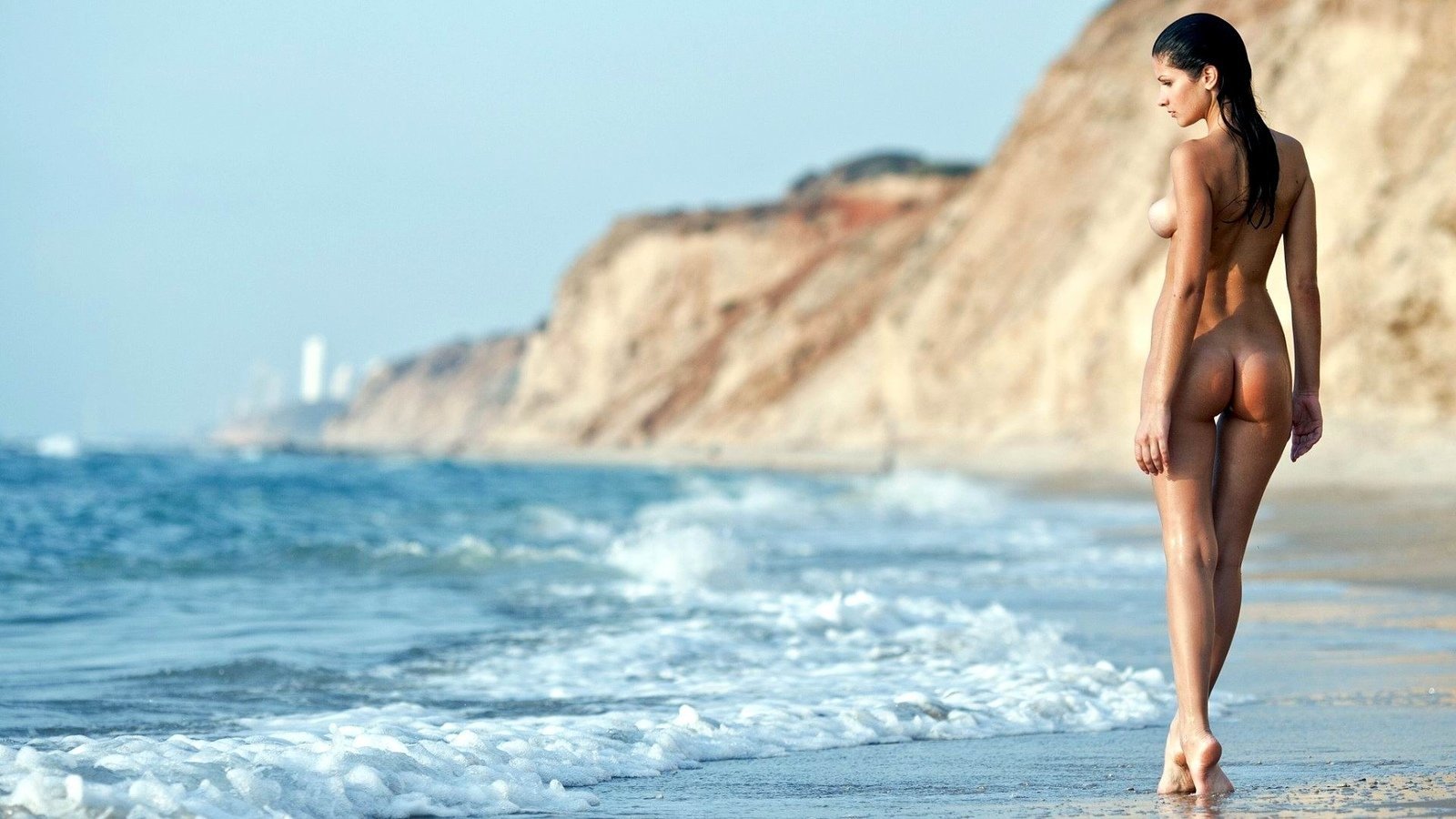 фото голая девушка на фоне моря фото 30