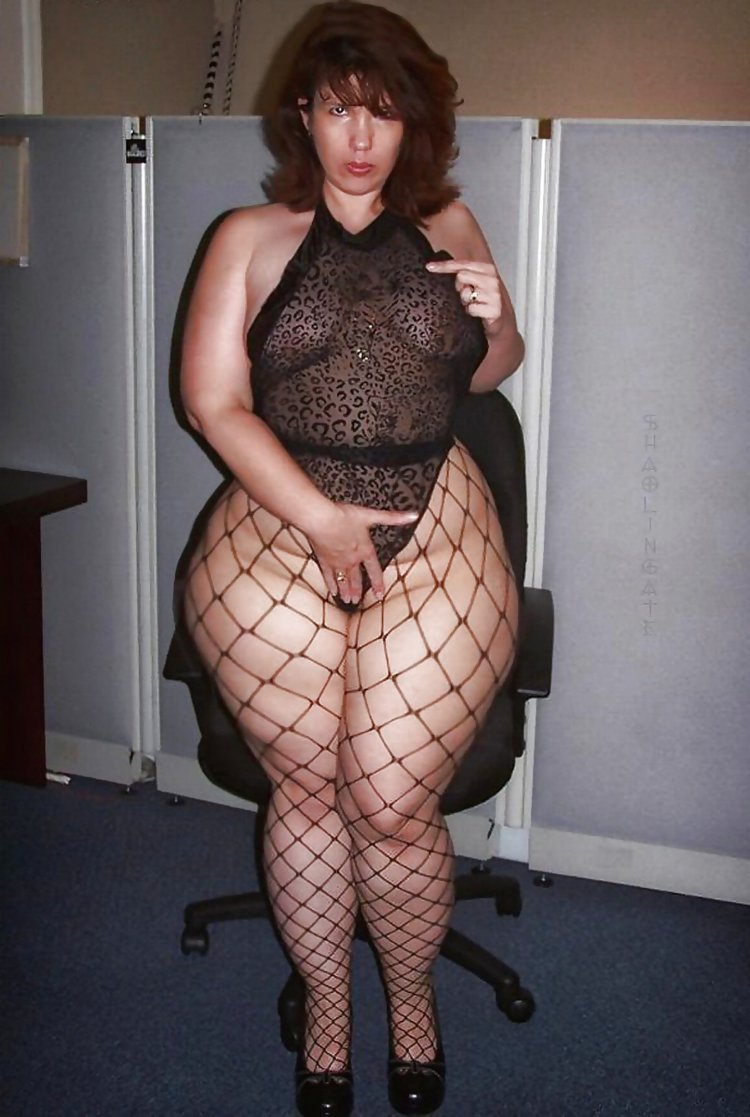 Голые зрелые толстушки в чулках