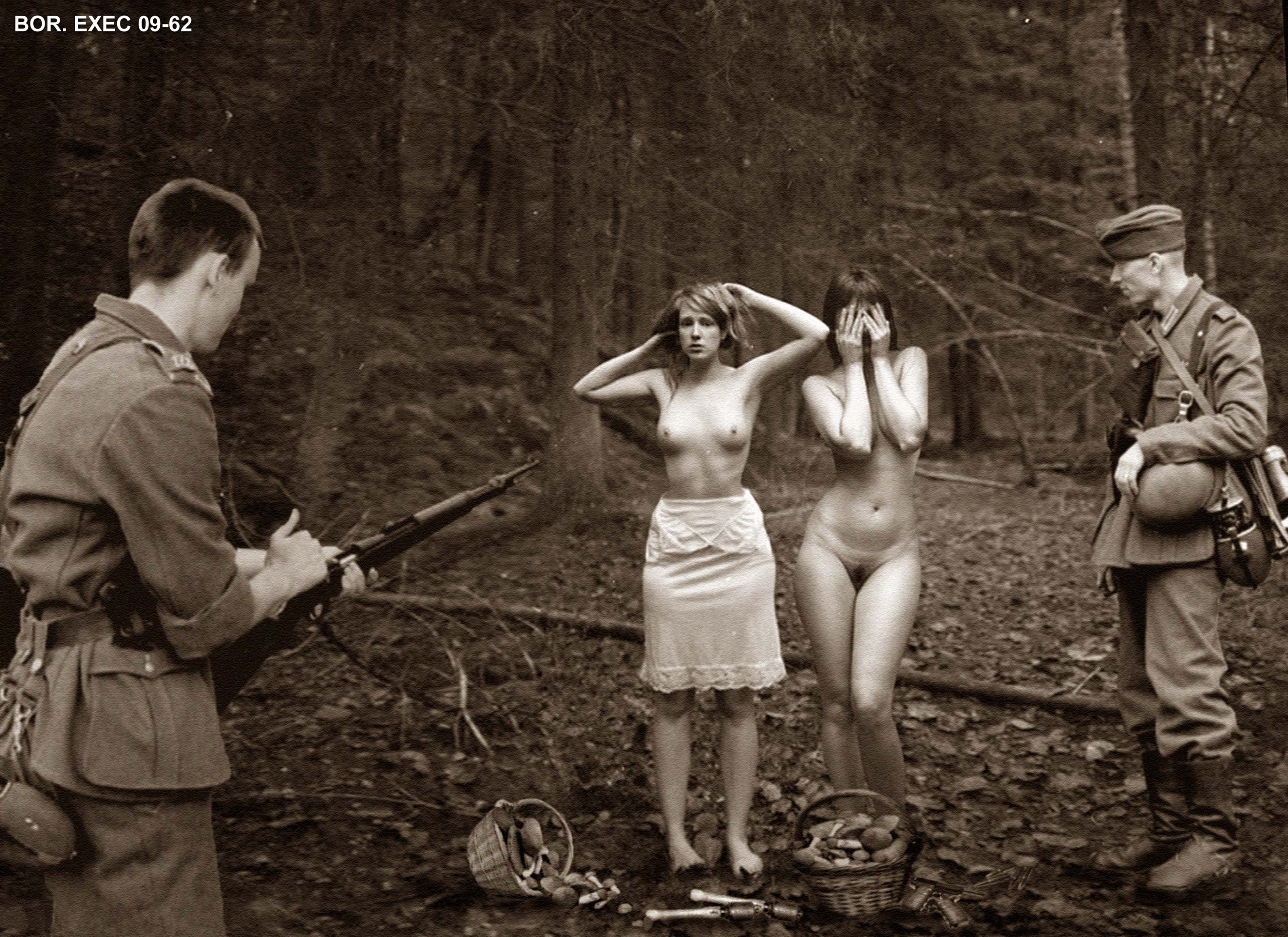 фото голые девушки на войне