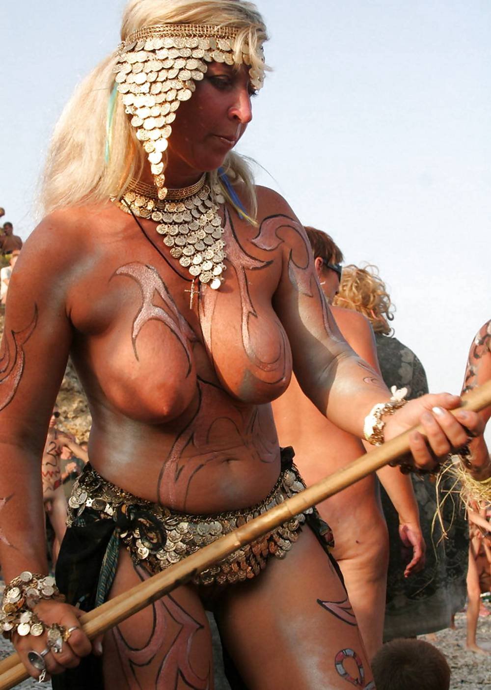 Аборигены женщины голые.