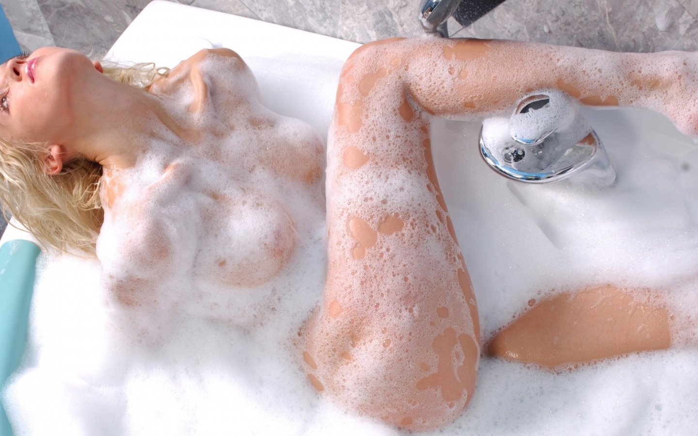 голая красивая девушка в ванной фото фото 107