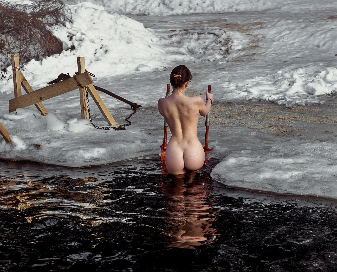 Женщины купаются в проруби (103 фото) .