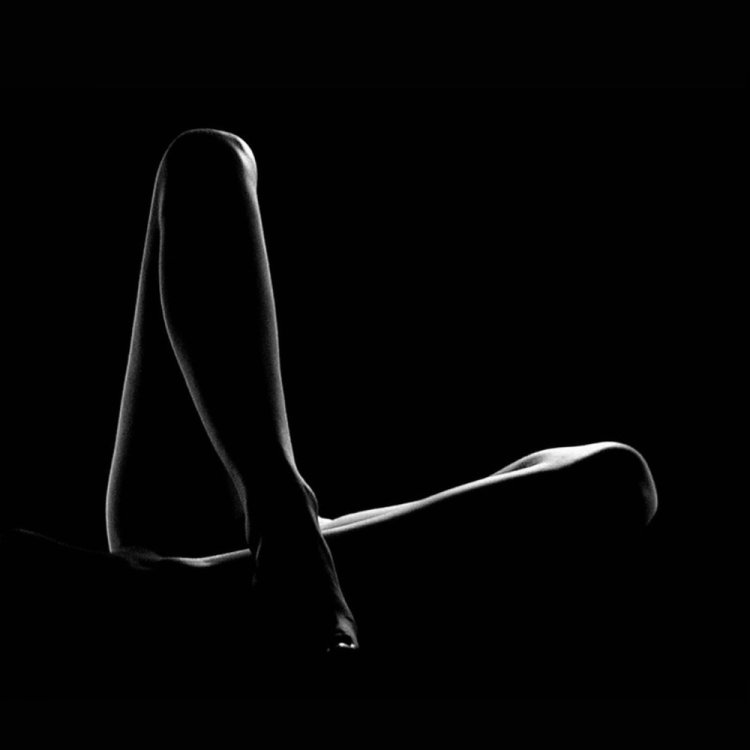 Силуэт женский лежа