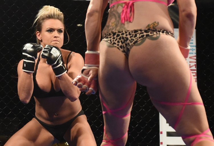 Элизабет Филлипс UFC грудь