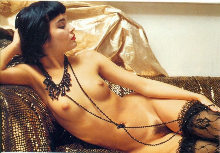 Голые итальянки на ложе