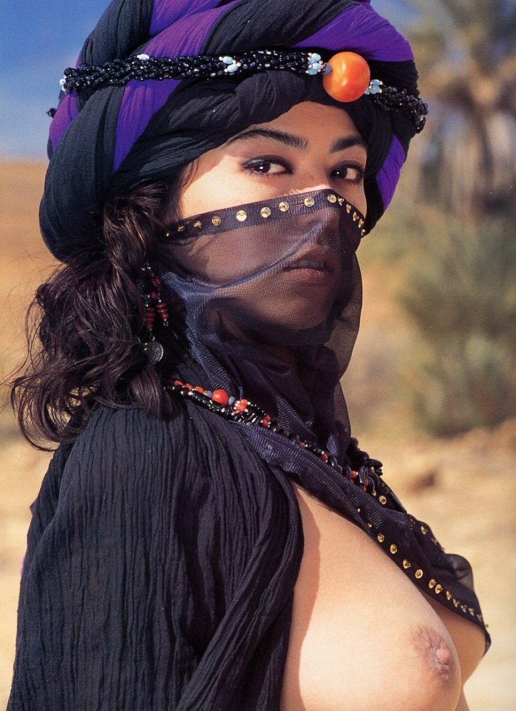 Грудастые восточные женщины