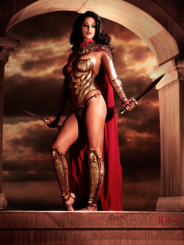 Голые женщины в доспехах