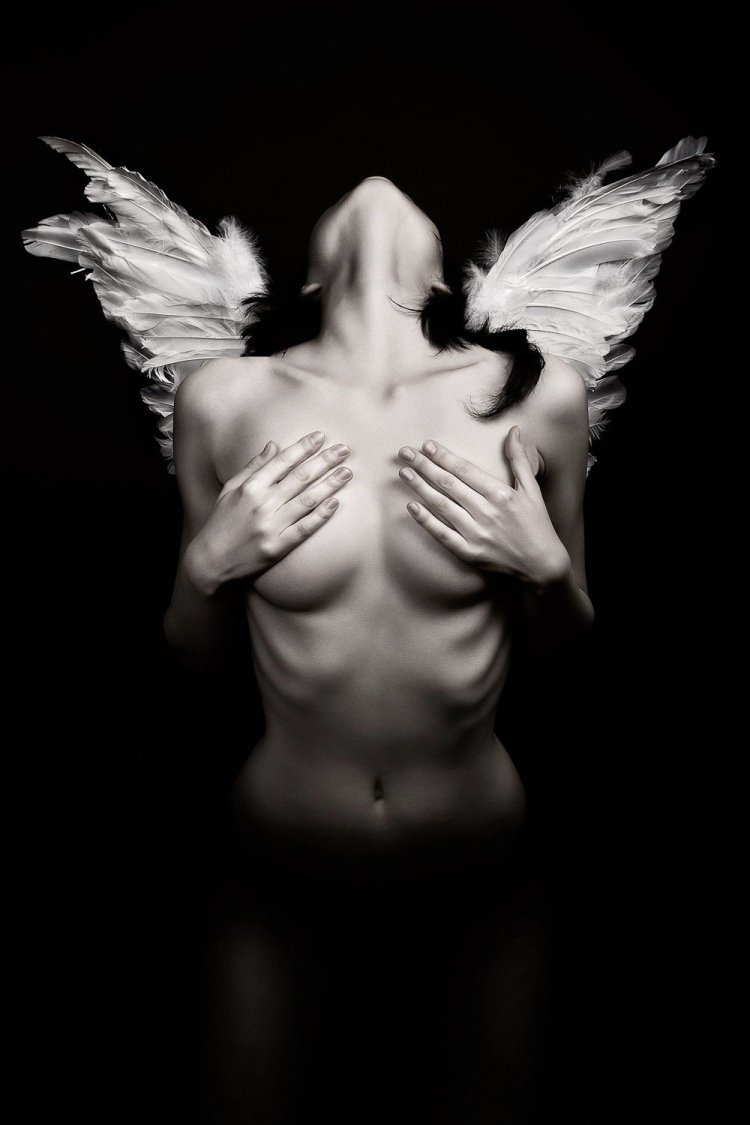 Ангел с большими сиськами