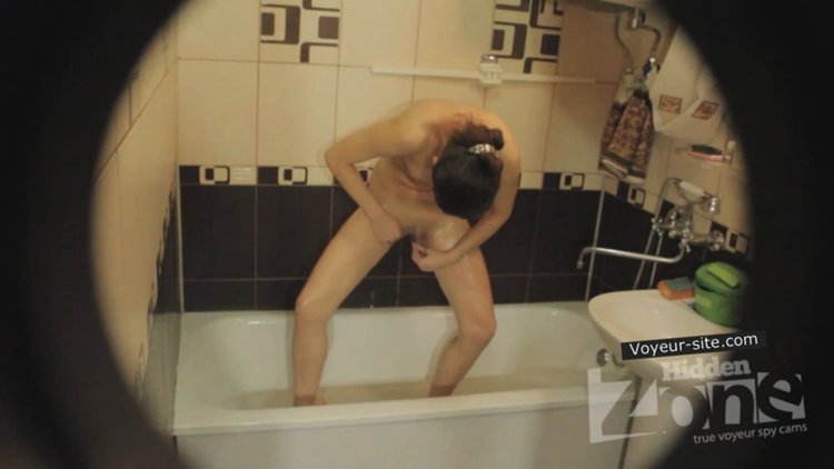 Скрытая камера в ванной комнате