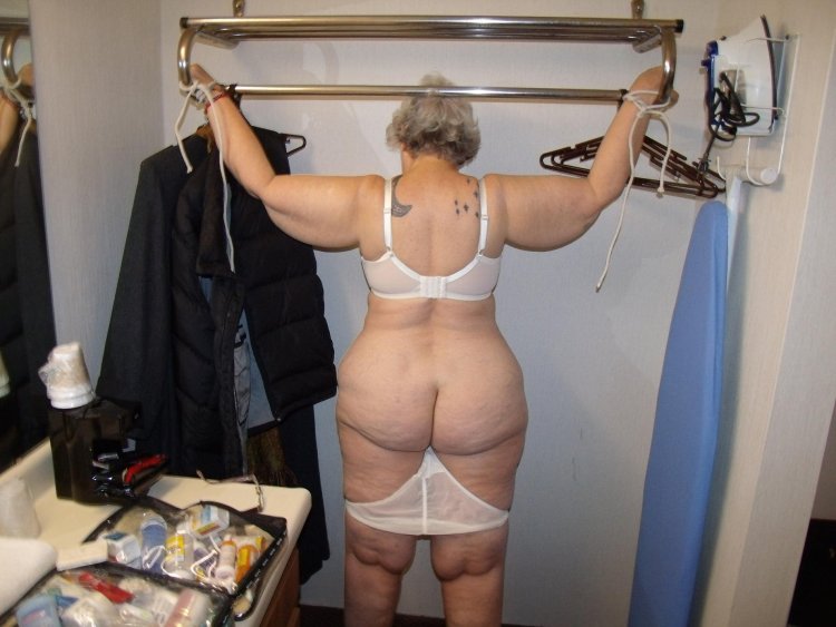 Толстые старухи в колготках