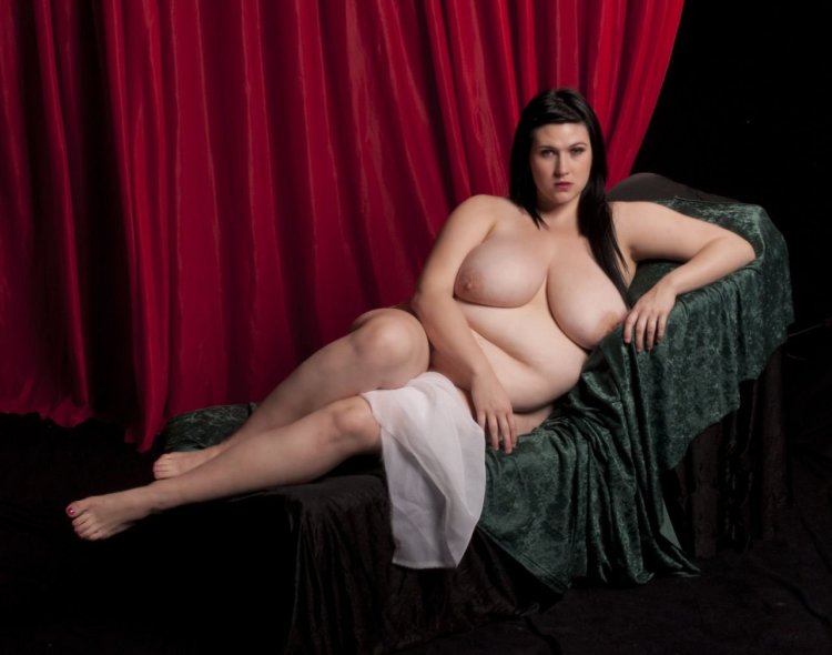 Мишель Мендес плюс сайз голая