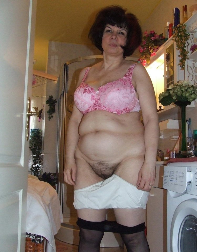 Зрелые голые бабы в панталонах