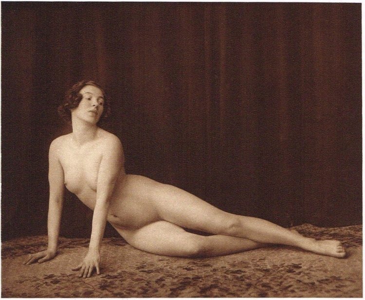 Голая судья